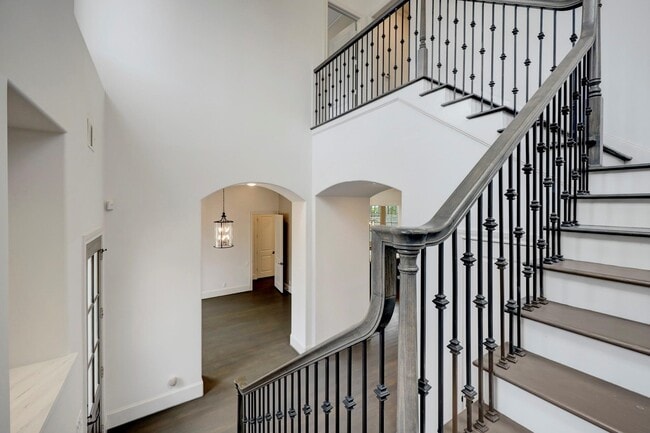 Building Photo - 7505 Awty School Ln