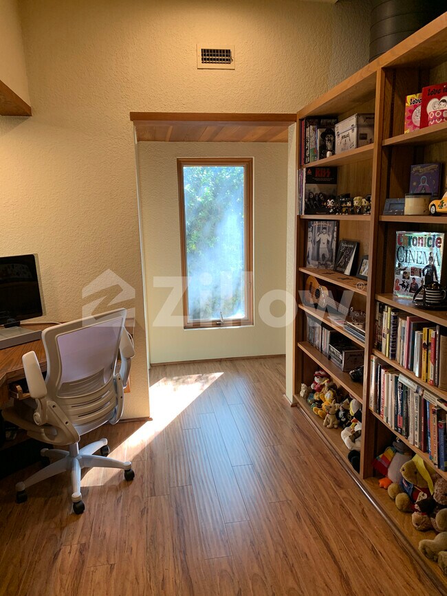 Building Photo - 3152 W Los Altos Ave