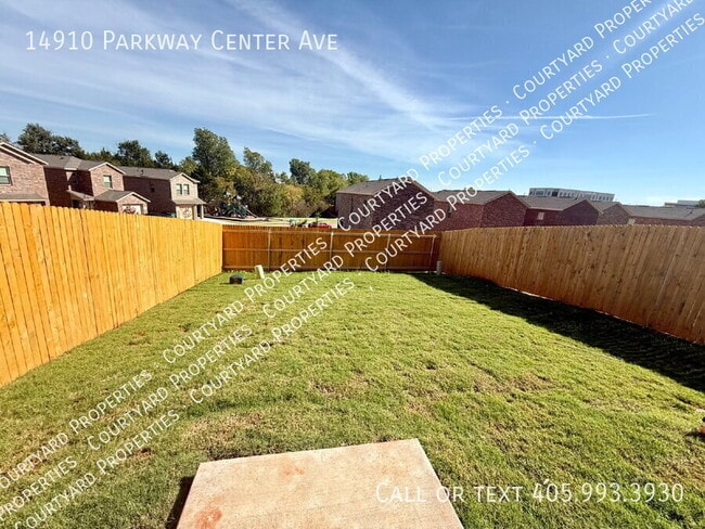 Building Photo - 14910 Parkway Center Ave