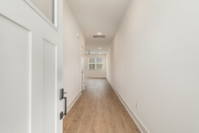 Building Photo - 725 Caraway Ln
