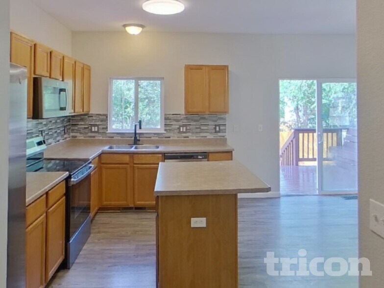 Building Photo - 6530 Latah Ln