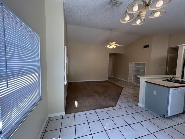 Building Photo - 1431 Tiverton Dr