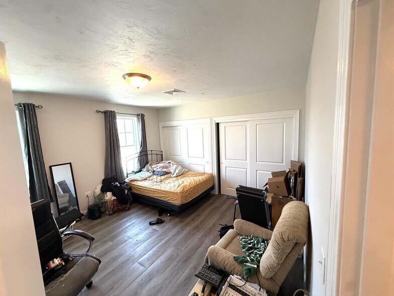 Building Photo - 320 Middlesex Ave