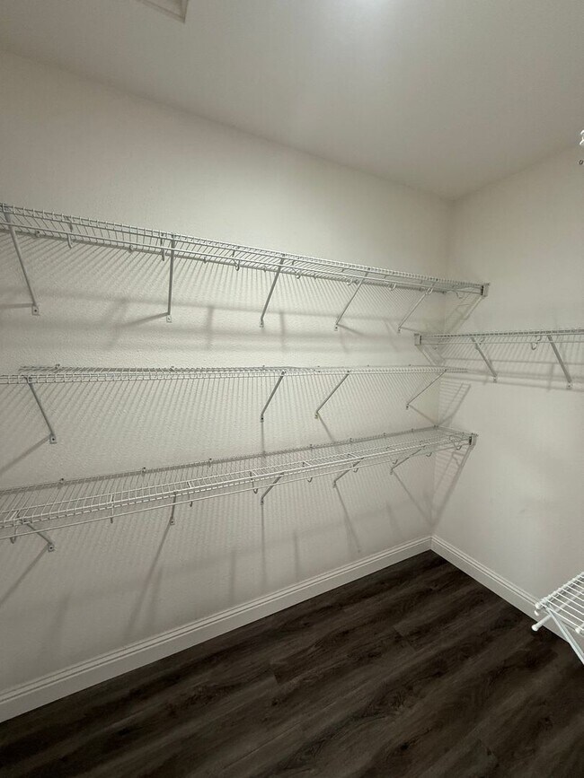 Building Photo - Corner Lot