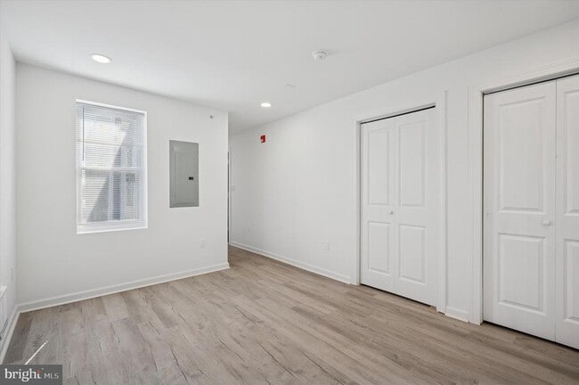 Building Photo - 4926 W Thompson St