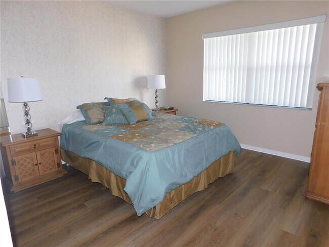 Building Photo - 250 Woodlake Wynde
