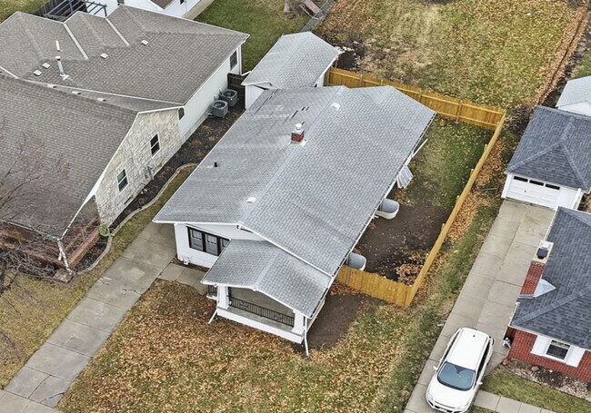 Building Photo - 6928 Ballard Ave
