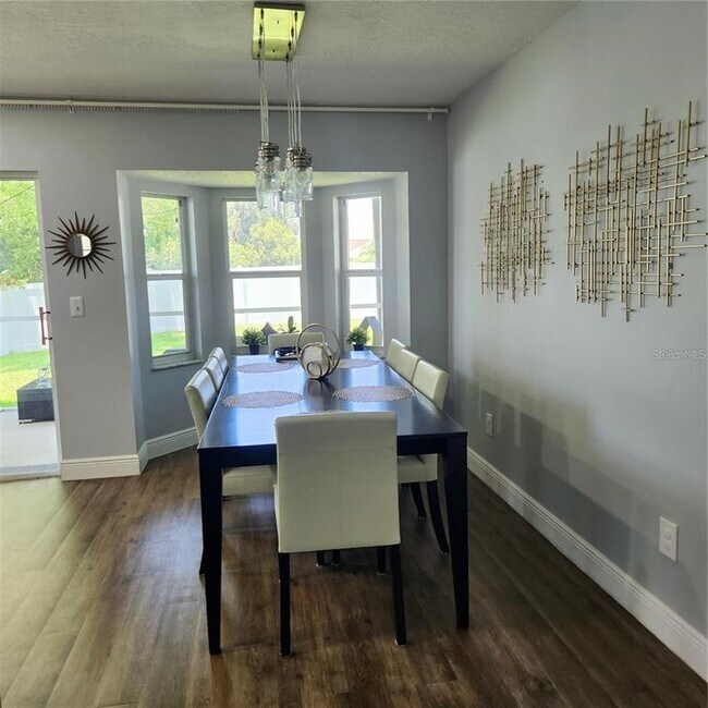 Building Photo - 5705 Tanagergrove Way