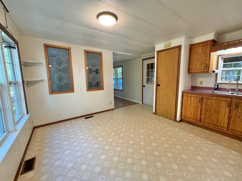 Building Photo - 24 Oakwood Ln