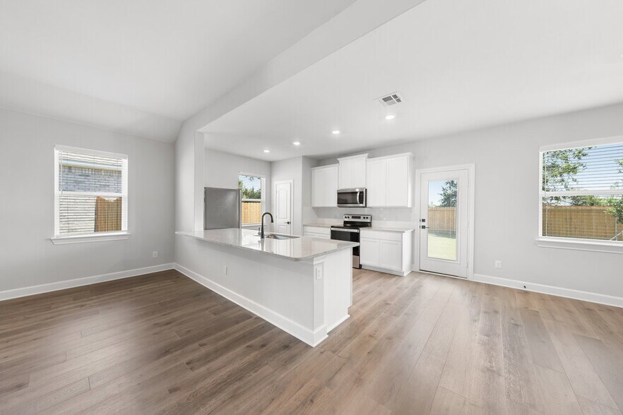 Building Photo - 312 Live Oak Ln