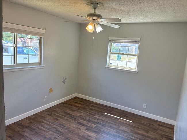 Building Photo - Beautiful 4BR 2BA Home w/ Fenced Yard + Garage Parking in Converse