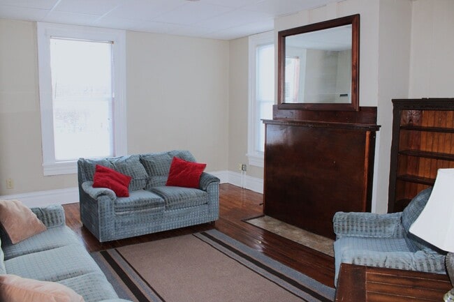 Building Photo - 975 Church St