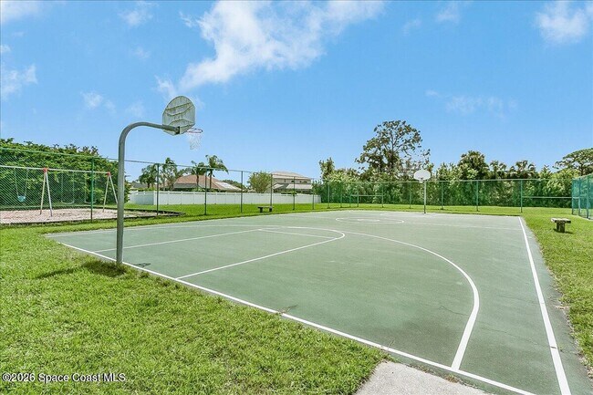 Building Photo - 3865 La Flor Dr