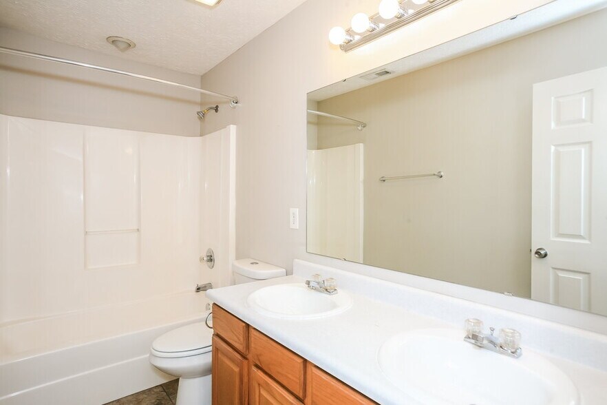 Building Photo - 5426 Claybrooke Dr