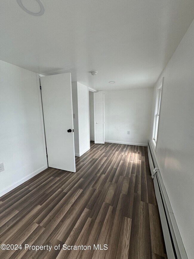 Building Photo - 1743 Clearview St