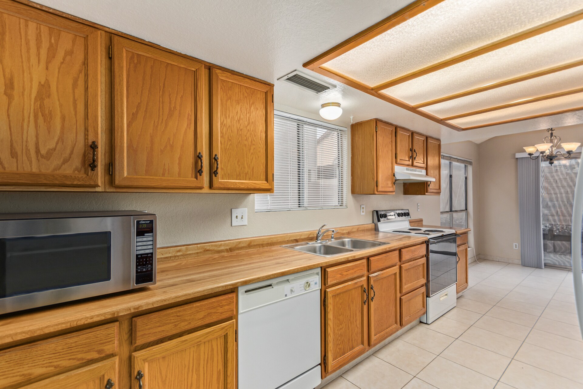 Building Photo - 518 E Wescott Dr