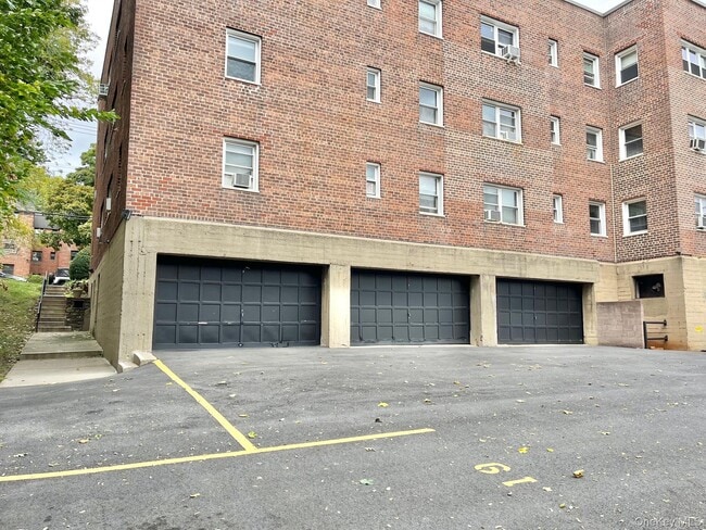 Building Photo - 450 Pelham Rd