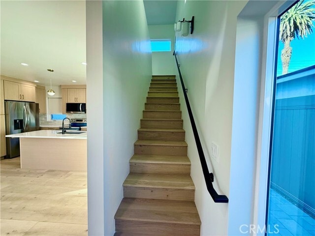 Building Photo - 22404 Vanowen St