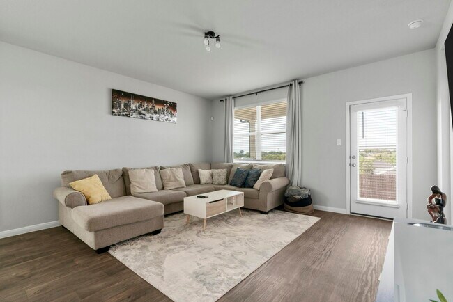 Building Photo - 212 Apache Plum Dr