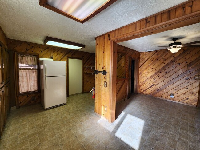 Building Photo - 122 Brennan St