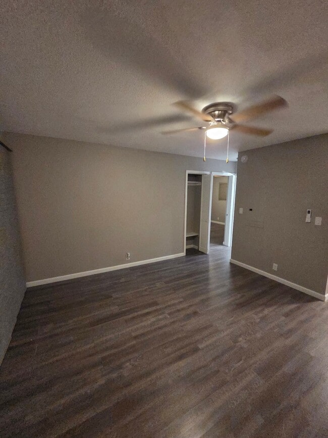 Building Photo - 734 N Country Acres Ave