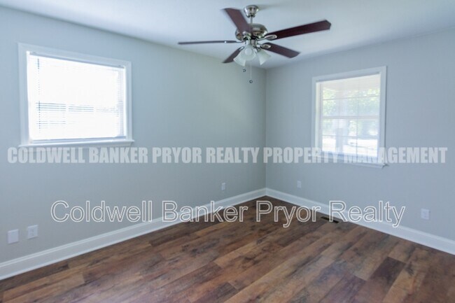 Building Photo - 150 Scenic Dr