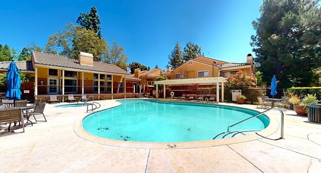 Building Photo - 10655 Lemon Ave