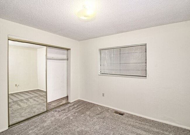 Building Photo - 2 Bedroom Apartment in Clifton - $1150