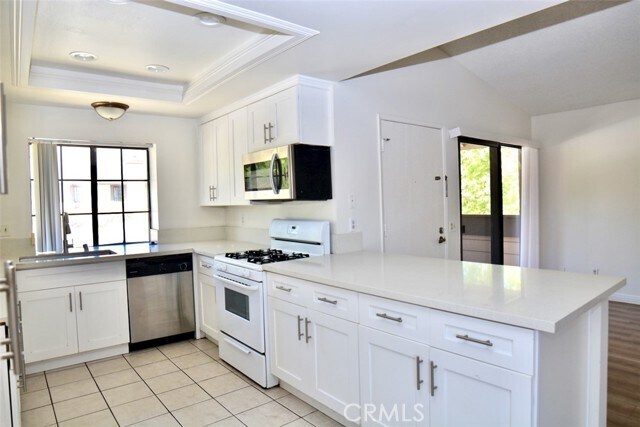 Building Photo - 21696 Laurelrim Dr