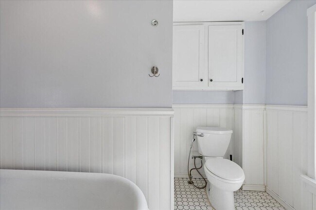 Building Photo - 751 Holmes Rd