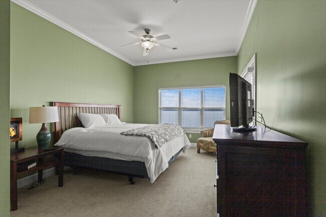 Building Photo - Riverfront Living with Spacious Layout and Stunning Views!