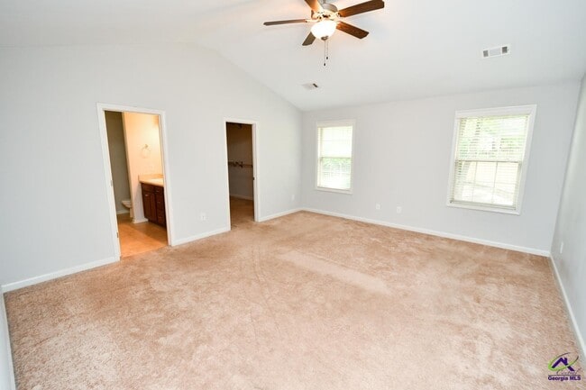 Building Photo - 114 Great Oak Way