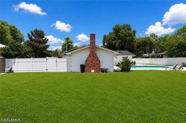 Building Photo - 655 Pointview Rd