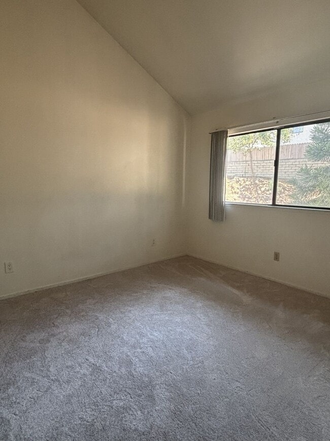 Building Photo - 425 N Center Ct