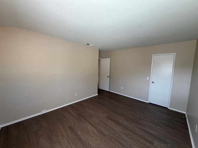 Building Photo - 941 Pinyon Ct