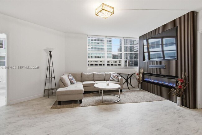 Building Photo - 801 Brickell Bay Dr