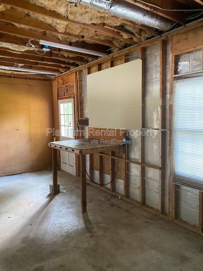 Building Photo - 2063 Winsburg Dr