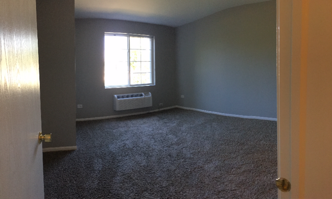 Building Photo - 815 Silverstone Dr