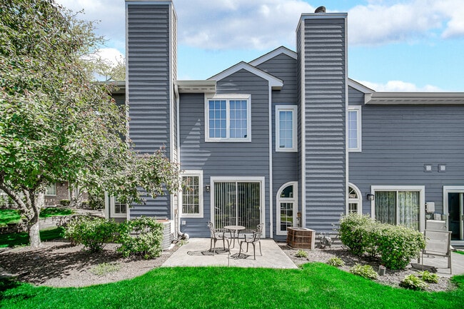 Building Photo - 1214 S Parkside Dr