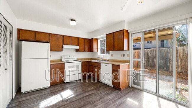 Building Photo - 1637 Canada Crescent