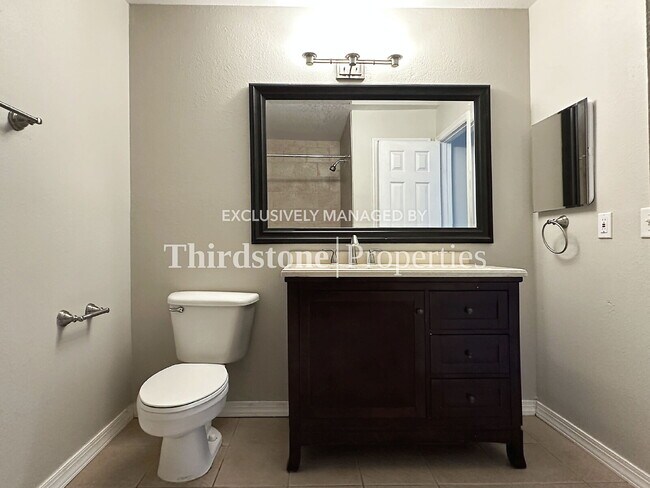 Building Photo - 7800 Point Meadows Dr