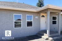Building Photo - 3 Bedroom House in Central Point!