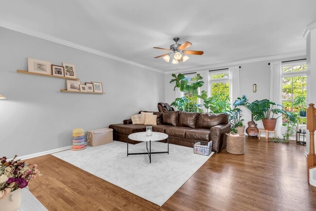 Building Photo - Beautiful 3-level 3 BR 2.5BA Townhome in P...