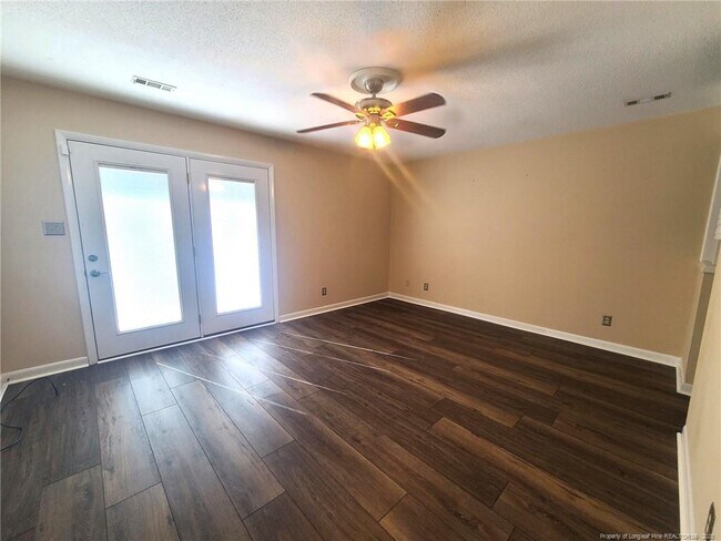 Building Photo - 6744 Irongate Dr