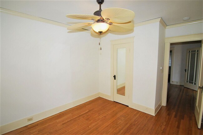 Building Photo - Charming Upstairs 1BR with Vintage Appeal in Alamitos Beach