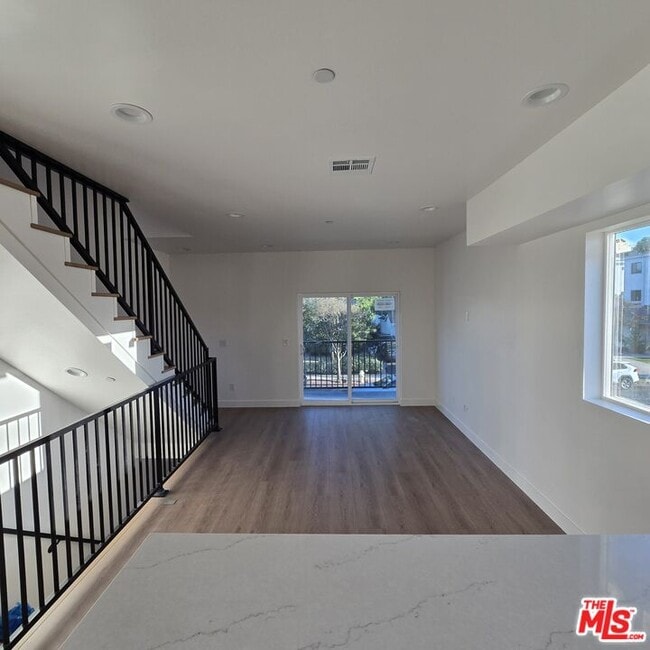 Building Photo - 10827 Peach Grove St