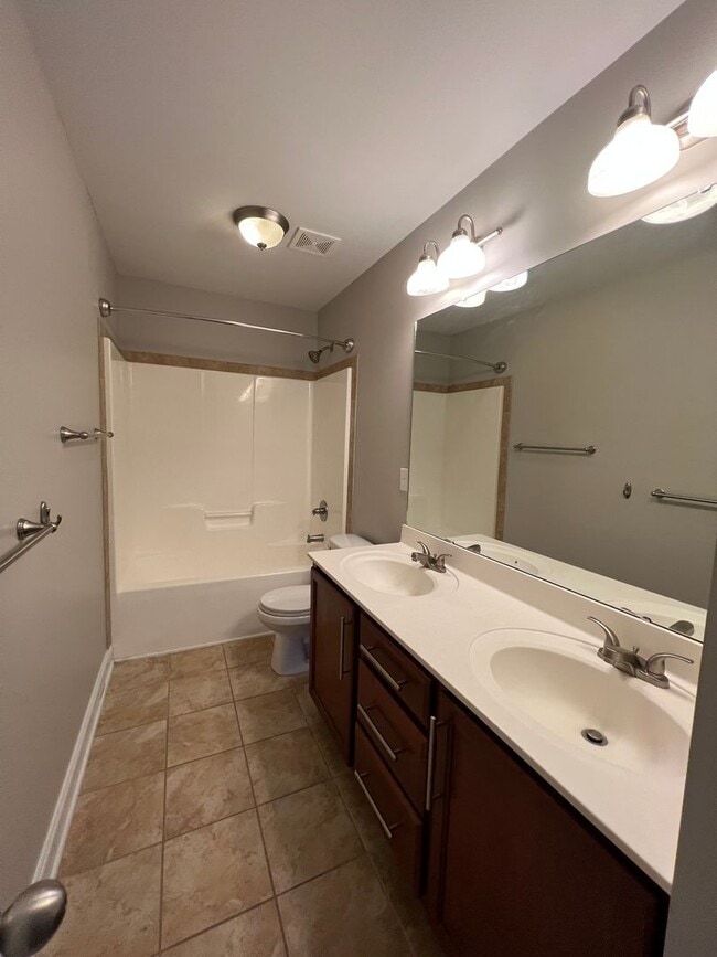 Building Photo - Beautiful 4 Bed, 2.5 Bath Westgate Home