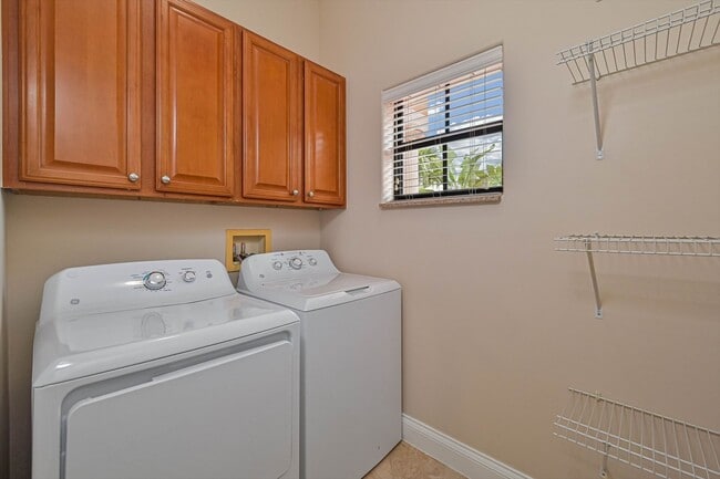 Building Photo - 1244 Carpazi Ct