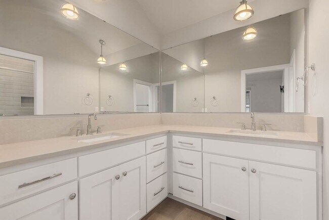 Building Photo - Modern Sammamish Cottage – Light-Filled Living in a Prime Plateau Location