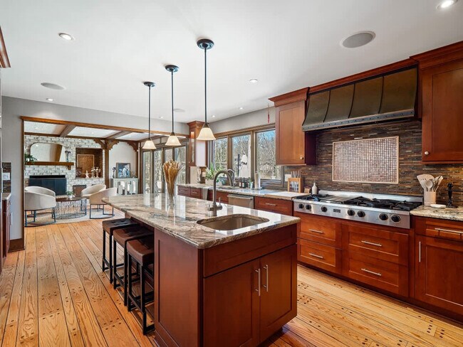 Building Photo - 1811 Breezewood Dr